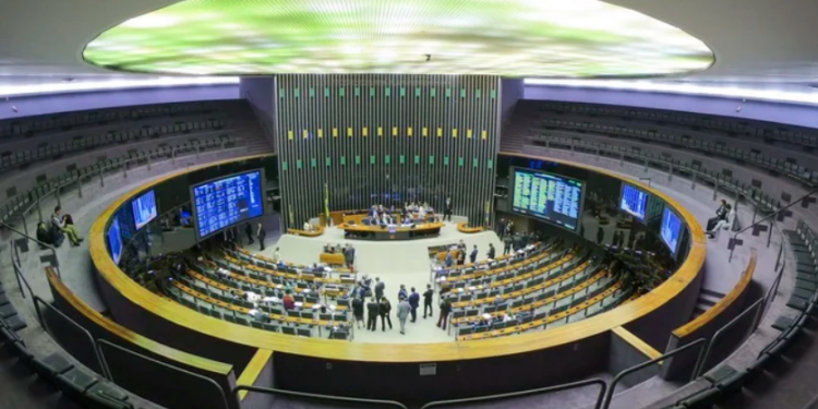 Projeto de lei na Câmara pode salvar cadeira de Alagoas na próxima legislatura