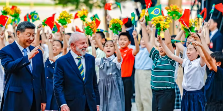 ‘Relação entre Brasil e China nunca foi tão necessária’, diz Lula em Pequim ao lado de Xi Jinping