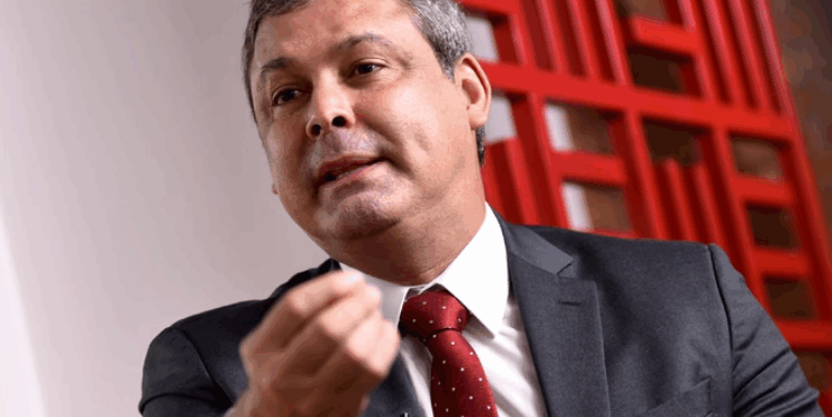 Líder do PT entregará dossiê sobre Eduardo Bolsonaro à Polícia Federal