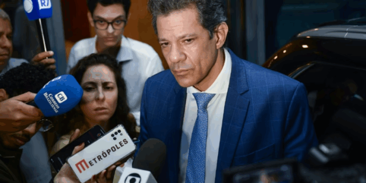 CAE do Senado aprova convite para Haddad esclarecer mudanças no IOF