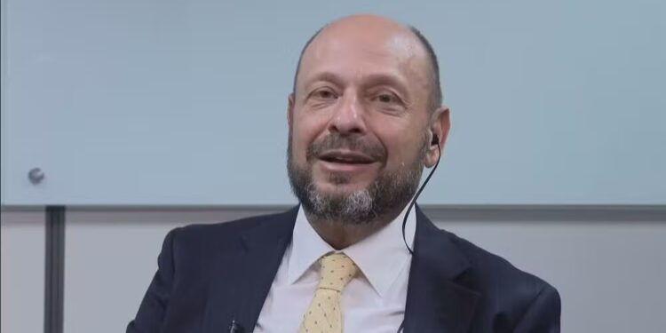 Presidente do INSS diz que plano de ressarcimento a vítimas de fraude sairá até a próxima semana, mas segue sem data definida