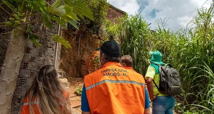 Mais de 40 deslizamentos são registrados em Maceió; Defesa Civil monitora