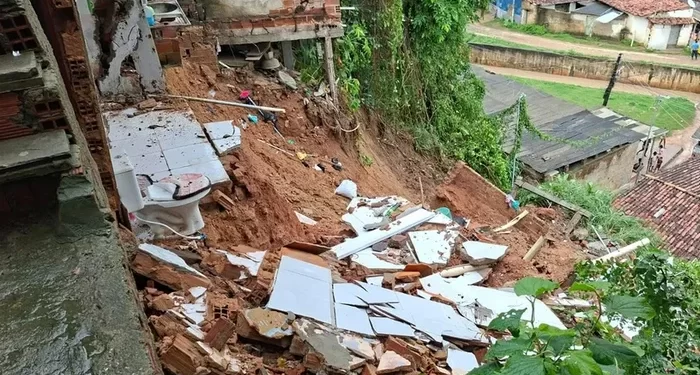 Defesa Civil interdita 35 imóveis em Maceió por risco de desabamento
