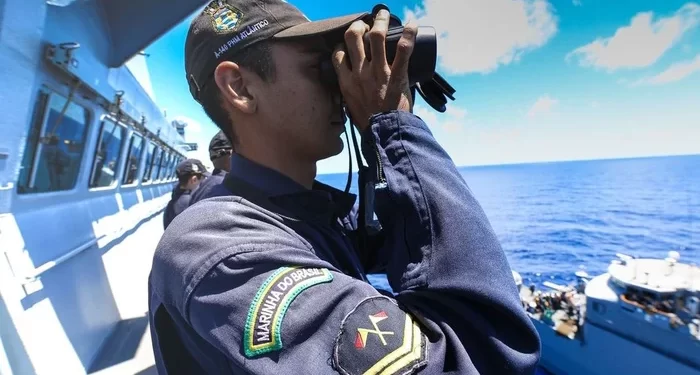 Marinha intensifica exercícios militares em Maceió com base no Pontal da Barra