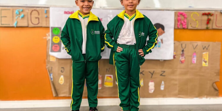 Prefeitura de Girau do Ponciano entrega kits de fardamento escolar e reforça compromisso com educação inclusiva