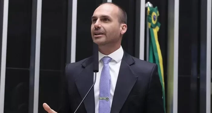 PT acusa Eduardo Bolsonaro de “covardia” e crime contra o Estado brasileiro