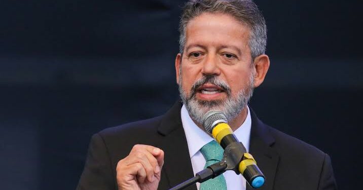 Arthur Lira critica Receita e diz que falta de dados trava reforma do IR