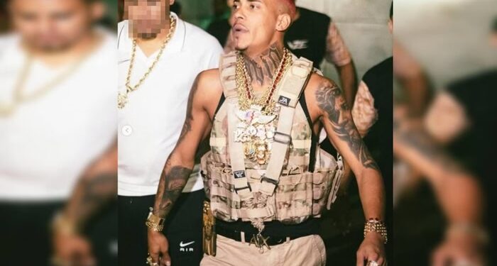 Na cadeia, MC Poze se declara do Comando Vermelho e exige cela com a facção