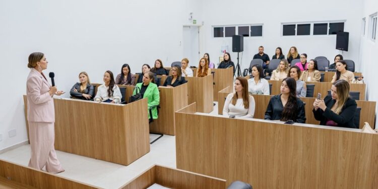 Arapiraca encerra mês das mães com conscientização sobre violência obstétrica e saúde mental na maternidade