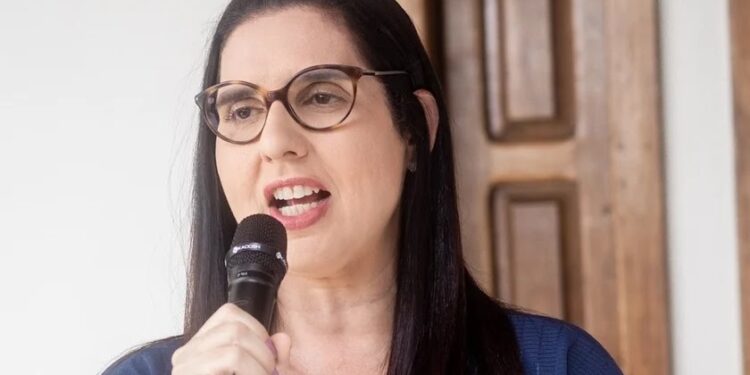 Campo Alegre concede reajuste salarial para educação e permanece um dos maiores salários da região