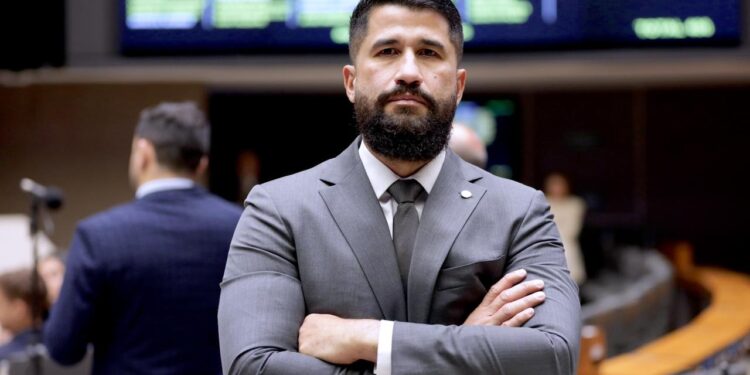 Fabio Costa critica ação do STF contra Ramagem e comemora decisão da Câmara: “Vitória”