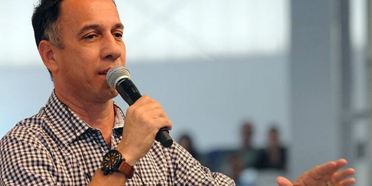 Dunga receberá Comenda Padre Léo por seu trabalho pela recuperação de dependentes químicos