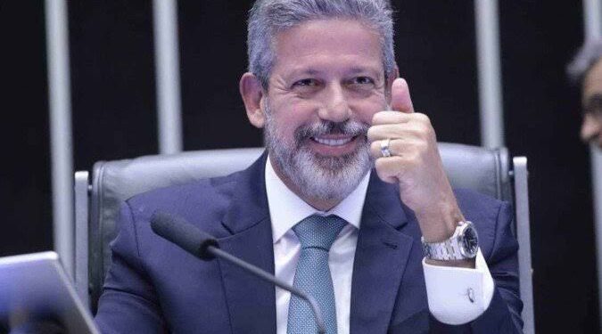 Arthur Lira “começa” campanha para o Senado nas redes sociais