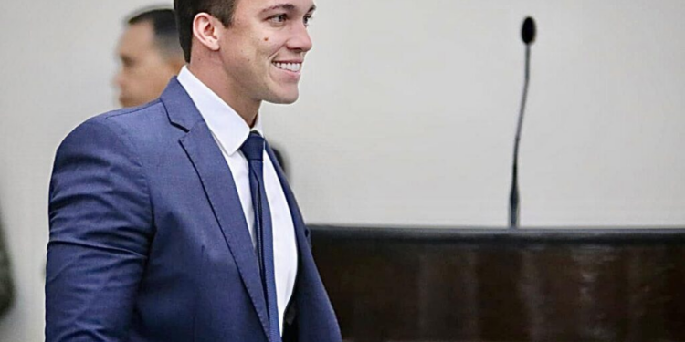 Delegado Leonam denuncia uso indevido da PM para reprimir manifestação de policiais civis