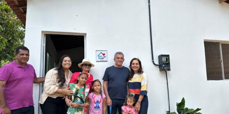 Mais uma entrega do programa Meu Novo Lar transforma vida na comunidade Mata Comprida