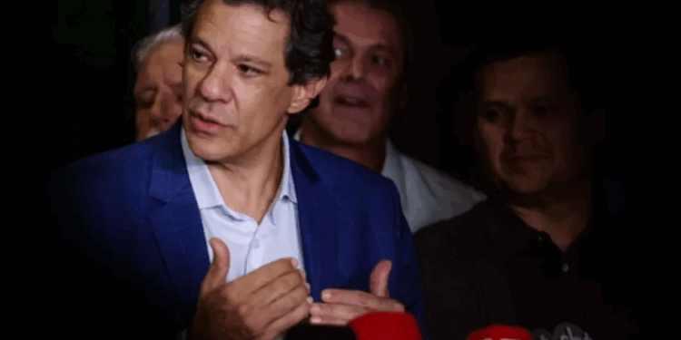 Em meio à crise do IOF, Haddad tira uma semana de férias