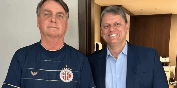 Bolsonaro encontra Tarcísio em meio a rumor de chapa com Michelle