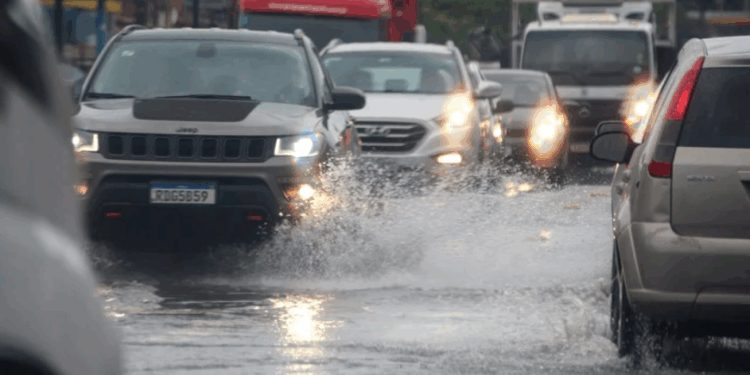 Inmet renova alerta de chuva com perigo potencial para cidades de Alagoas