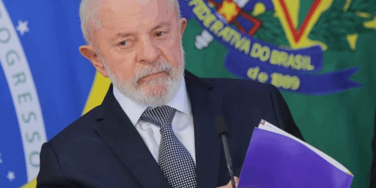 Após derrubada do IOF, governo Lula estuda reações ao Congresso