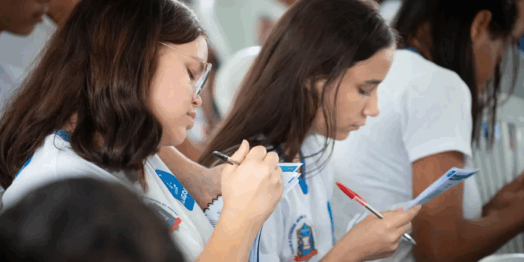 Educação de AL celebra recorde de inscritos no Enem 2025 com 95% dos concluintes