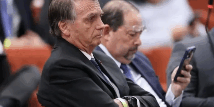 Bolsonaro recua, se desculpa com Moraes e admite falta de provas contra ministros