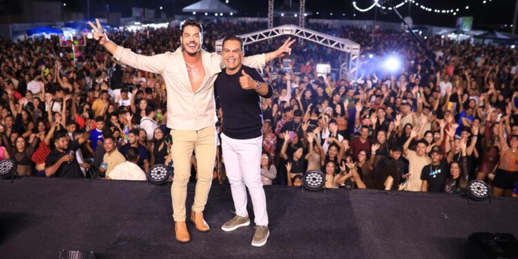 Mais de 30 mil pessoas prestigiam os shows musicais em comemoração aos 65 anos de emancipação política de São Sebastião