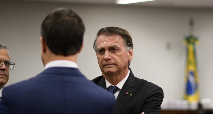 Ex-presidente nega tentativa de golpe em depoimento ao STF e promete revelar vídeos como defesa