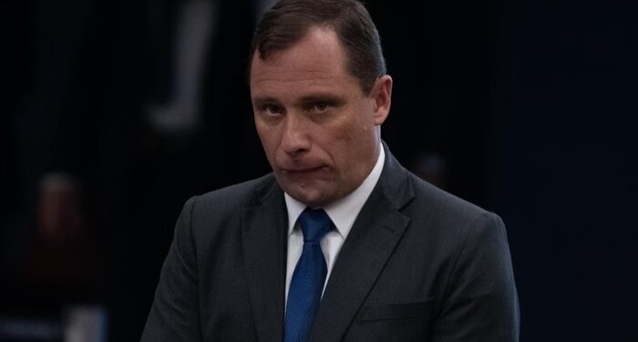 Defesa de Mauro Cid nega solicitação de passaporte e reforça firmeza de delação