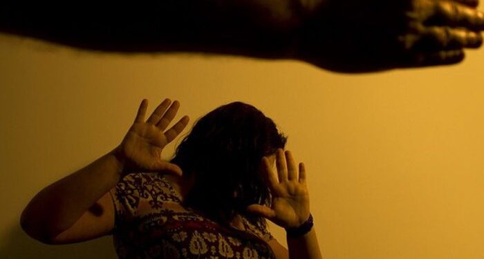 Criança aciona PM para denunciar agressão à mãe em Maceió; homem é preso em flagrante