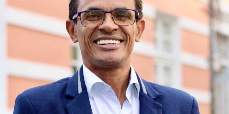 Prefeito de Messias anuncia rompimento político com deputado Antônio Albuquerque e detalha desentendimentos