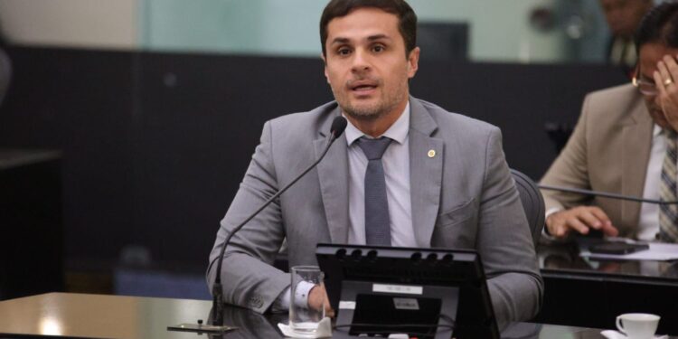 Deputado Alexandre Ayres destaca Dia Nacional da Cardiopatia Congênita e reforça projeto de lei que cria política estadual de atenção às crianças com a condição em AL