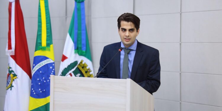 Silvio Camelo Filho propõe isenção de taxa para jurados em concursos e vestibulares municipais