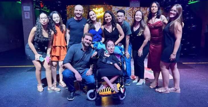 Sonho que venceu o tempo: após 10 anos internada, Natanielly comemora aniversário fora do hospital