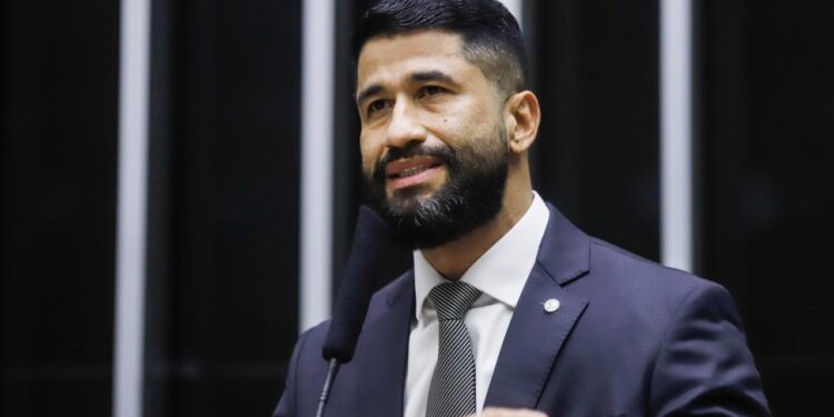 Deputado Fabio Costa denuncia avanço do Comando Vermelho em São Miguel dos Milagres