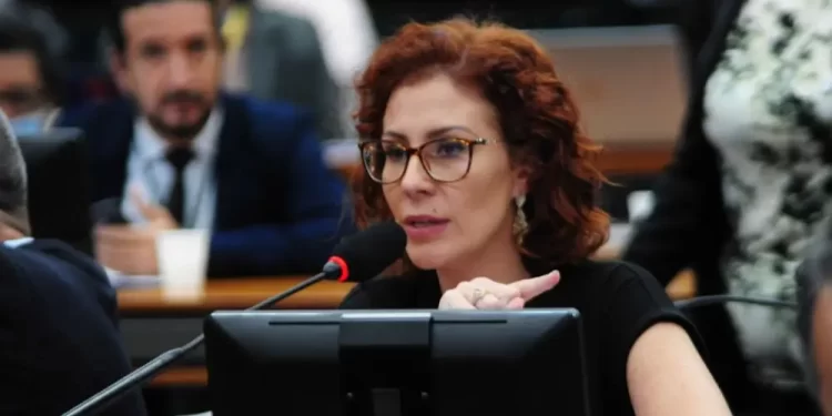 Itália não pode realizar operação para prender Zambelli, diz embaixador