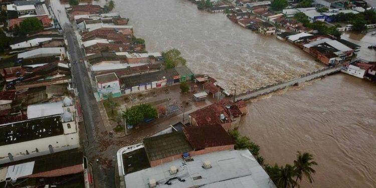 Deslizamentos atingem quatro residências em Atalaia, Defesa Civil mantém estado de atenção