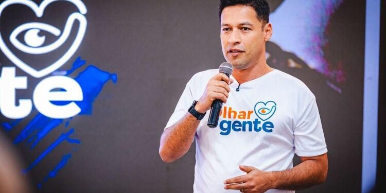 Rodrigo Cunha segue o caminho dos envolvidos no acordão de Brasília e se mantém em silêncio