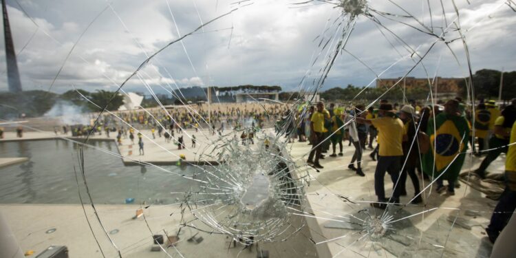 Após quase mil descumprimentos no uso da tornozeleira, idosas têm prisão decretada por Moraes
