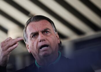 Pen drive apreendido em casa de Bolsonaro tem conteúdo irrelevante, dizem investigadores