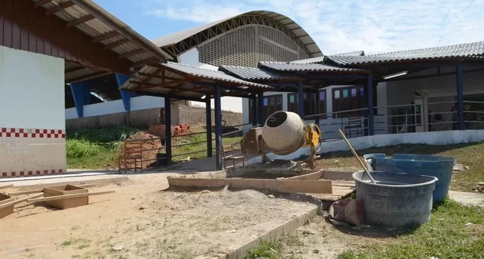 Municípios podem ter que devolver R$ 3,6 bilhões por obras de educação canceladas, aponta CNM