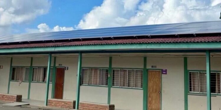 Prefeitura de Branquinha instala sistema de energia solar nas escolas