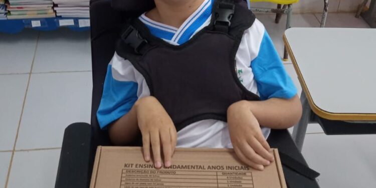 Educação para todos: Kits escolares chegam a todos os alunos em Chã Preta
