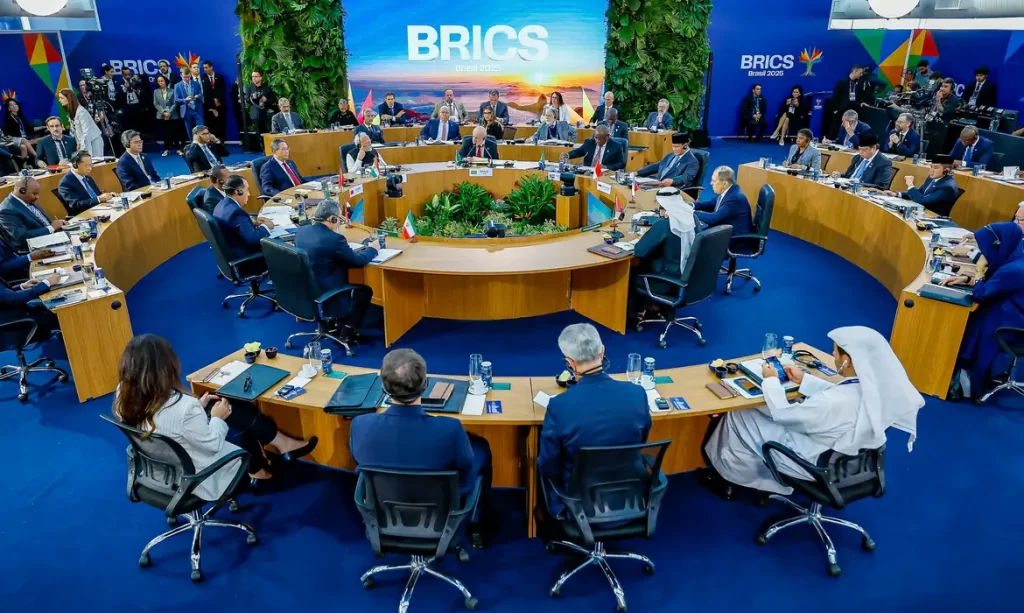 Brics pede renegociação de dívidas de países pobres dentro do G20