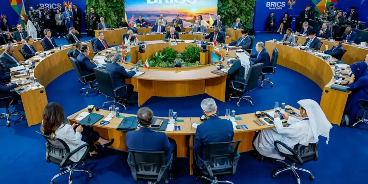 Brics pede renegociação de dívidas de países pobres dentro do G20