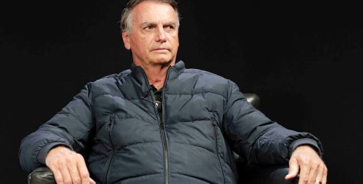 PF faz buscas na casa de Bolsonaro e em seu escritório no PL