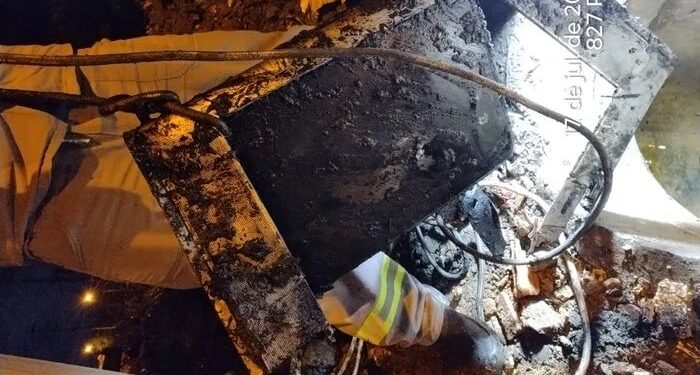 BRK retira TV de rede de esgoto durante manutenção em Maceió