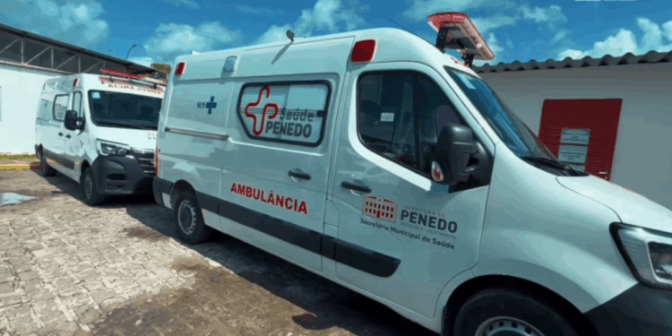 Penedo melhora atendimento de urgência com chegada de duas novas ambulâncias