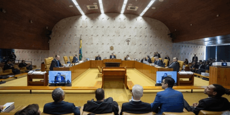 Ministros do STF reagem com ironia a demandas de Eduardo Bolsonaro após críticas de Trump a Alexandre de Moraes