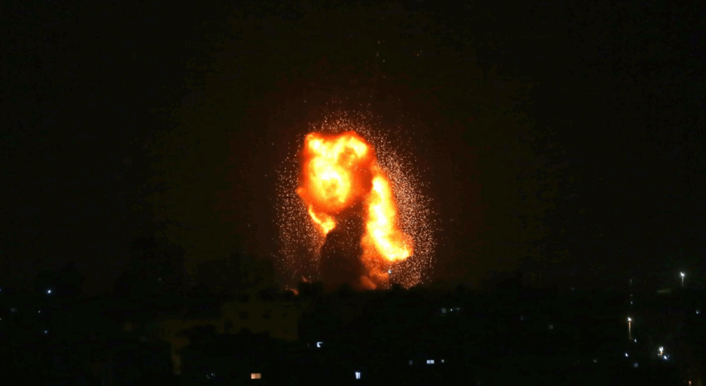 Míssil de Israel atinge crianças palestinas que buscavam água em Gaza