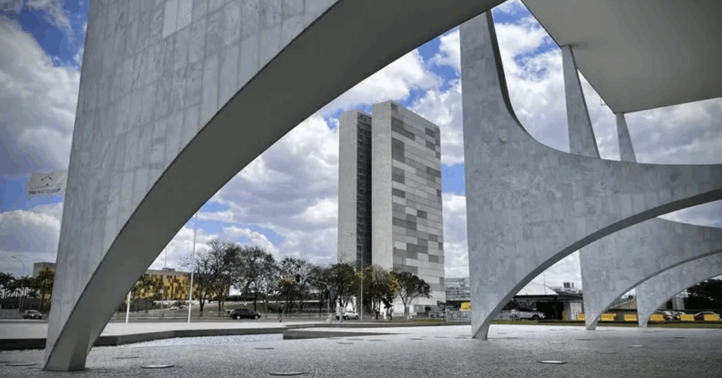 Moraes reúne Congresso e governo hoje por solução para crise do IOF